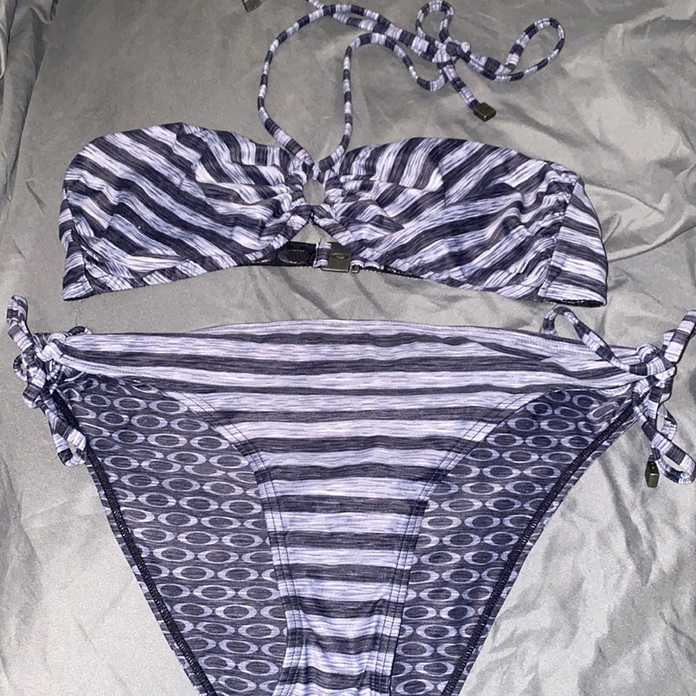 Oakley Graphite Vapor Bikini with Reversible bottoms